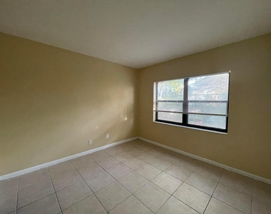 11626 Nw 26th Court - Photo Thumbnail 9