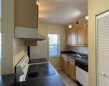 11626 Nw 26th Court - Photo Thumbnail 2
