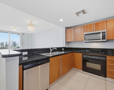610 Clematis Street - Photo Thumbnail 6