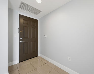 610 Clematis Street - Photo Thumbnail 4