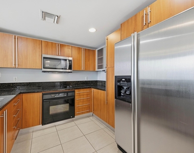 610 Clematis Street - Photo Thumbnail 7