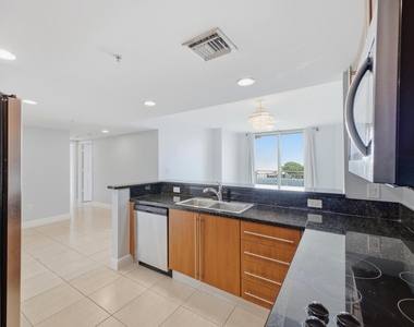 610 Clematis Street - Photo Thumbnail 8