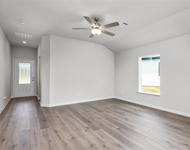 1523 William Wallace Street - Photo Thumbnail 2