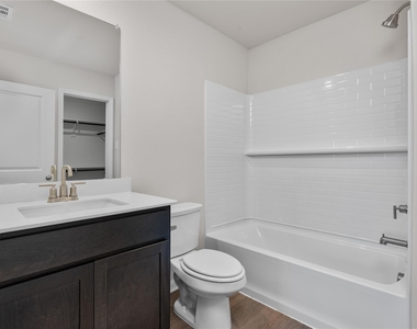 1523 William Wallace Street - Photo Thumbnail 3