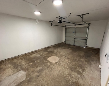 9615 Oak Gate Lane - Photo Thumbnail 17