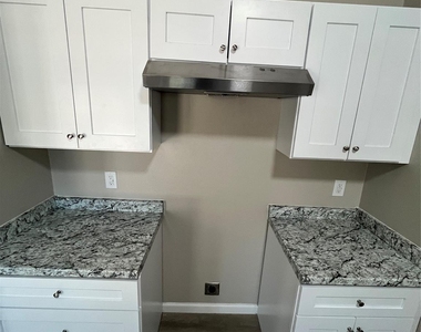 9615 Oak Gate Lane - Photo Thumbnail 6