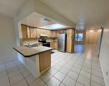 7110 Nw 78th Avenue - Photo Thumbnail 11