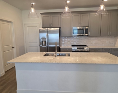 5708 Lakeview Drive - Photo Thumbnail 7
