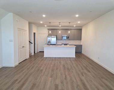 5708 Lakeview Drive - Photo Thumbnail 3