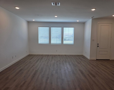 5708 Lakeview Drive - Photo Thumbnail 1