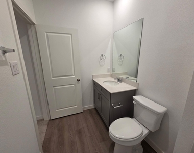 5708 Lakeview Drive - Photo Thumbnail 18
