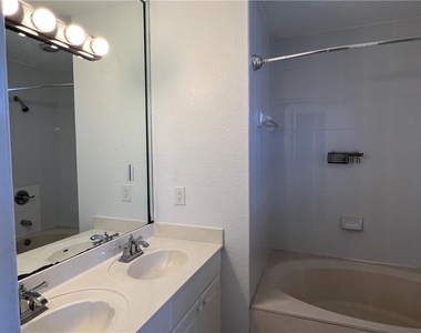 9425 Sw 77th Court - Photo Thumbnail 13