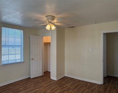 1402 N Commerce Street - Photo Thumbnail 9