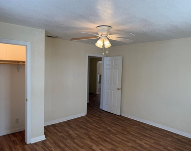 1402 N Commerce Street - Photo Thumbnail 10