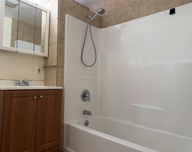 1402 N Commerce Street - Photo Thumbnail 12
