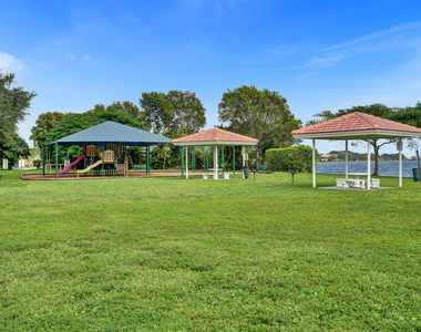 1245 Sw 46th Way - Photo Thumbnail 27
