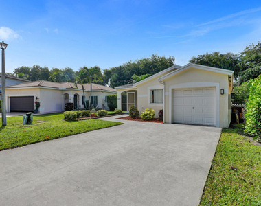 1245 Sw 46th Way - Photo Thumbnail 3