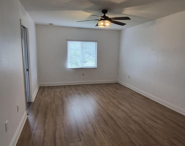 5837 Tyler Street - Photo Thumbnail 6