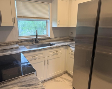1471 Nw 20th - Photo Thumbnail 2