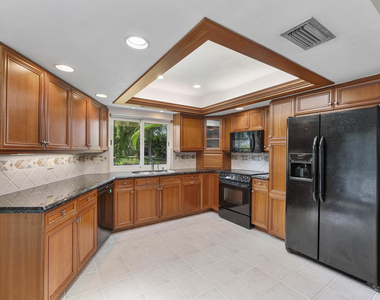 2940 Nw 87th Terrace - Photo Thumbnail 5