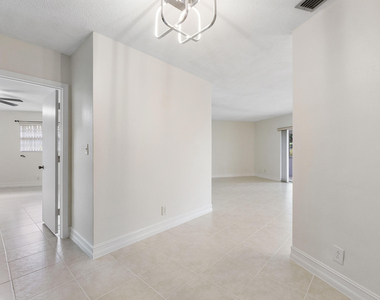 2940 Nw 87th Terrace - Photo Thumbnail 16