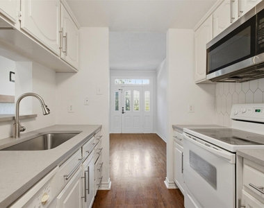 6318 Richmond Avenue - Photo Thumbnail 9