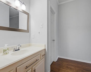 6318 Richmond Avenue - Photo Thumbnail 11