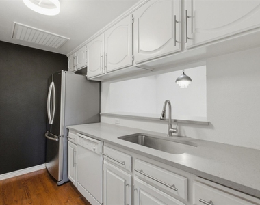 6318 Richmond Avenue - Photo Thumbnail 7