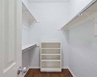 6318 Richmond Avenue - Photo Thumbnail 12