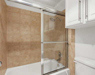 6318 Richmond Avenue - Photo Thumbnail 10