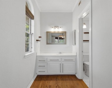 6318 Richmond Avenue - Photo Thumbnail 18
