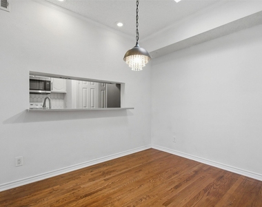 6318 Richmond Avenue - Photo Thumbnail 4
