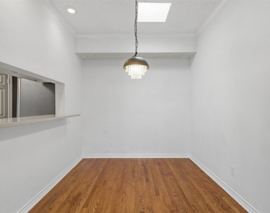 6318 Richmond Avenue - Photo Thumbnail 5