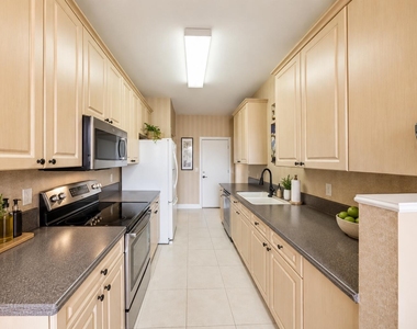 211 River Bluff Lane - Photo Thumbnail 5