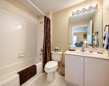 211 River Bluff Lane - Photo Thumbnail 10