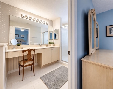 211 River Bluff Lane - Photo Thumbnail 7
