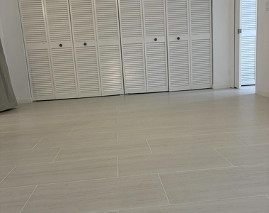 253 Newport P - Photo Thumbnail 15