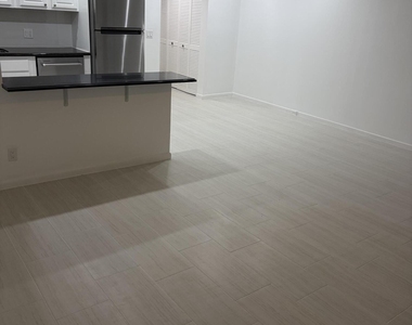 253 Newport P - Photo Thumbnail 3