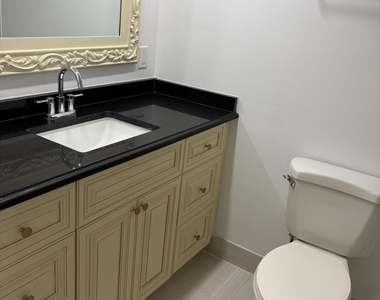 253 Newport P - Photo Thumbnail 16