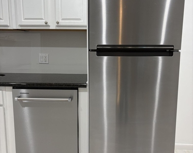 253 Newport P - Photo Thumbnail 5
