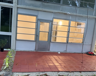 253 Newport P - Photo Thumbnail 26