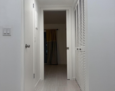 253 Newport P - Photo Thumbnail 9