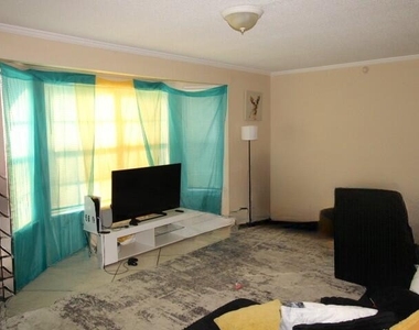 1488 W 31st Street - Photo Thumbnail 6
