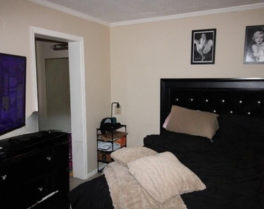 1488 W 31st Street - Photo Thumbnail 7