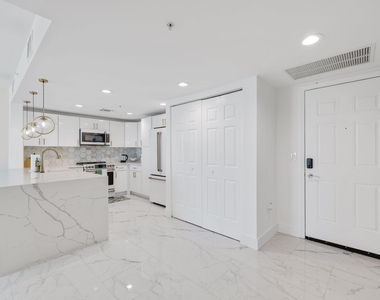 610 Clematis Street - Photo Thumbnail 1