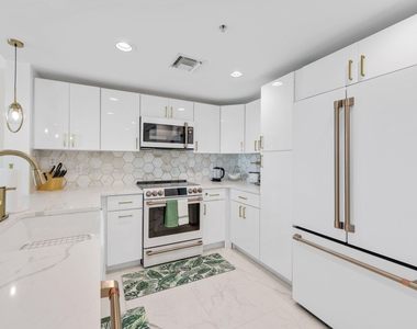 610 Clematis Street - Photo Thumbnail 3