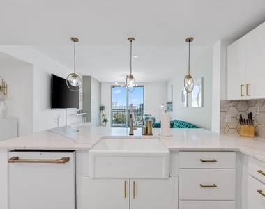 610 Clematis Street - Photo Thumbnail 6