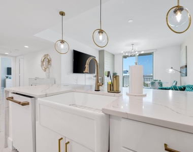 610 Clematis Street - Photo Thumbnail 7