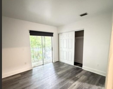 1052 Nw 4th Street - Photo Thumbnail 20