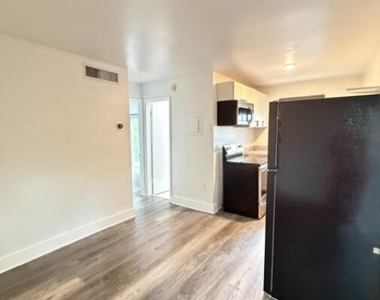1052 Nw 4th Street - Photo Thumbnail 8